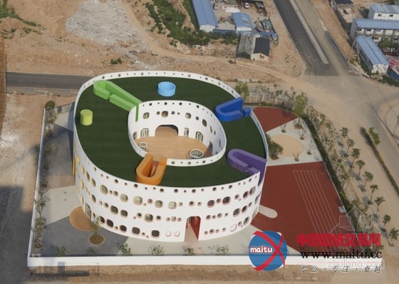 迫庆一郎设计彩虹般的天津循环幼儿园设计