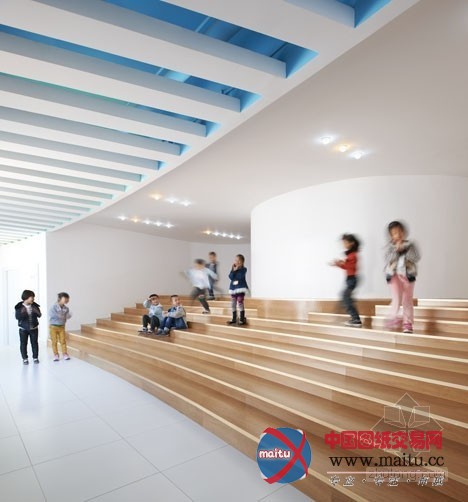 迫庆一郎设计彩虹般的天津循环幼儿园设计