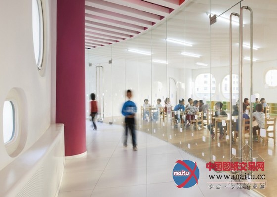 迫庆一郎设计彩虹般的天津循环幼儿园设计