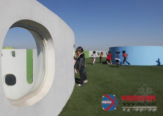 迫庆一郎设计彩虹般的天津循环幼儿园设计