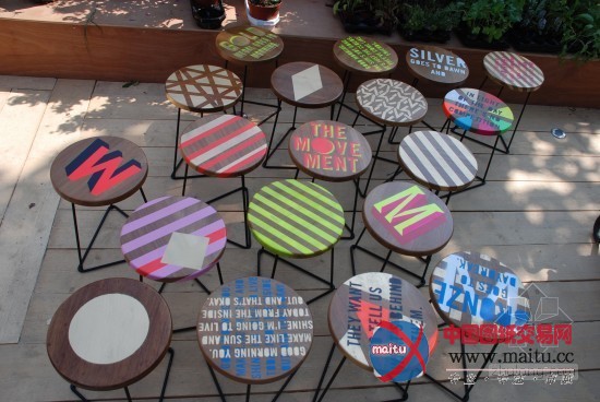 色彩鲜艳的临时Movement咖啡厅设计