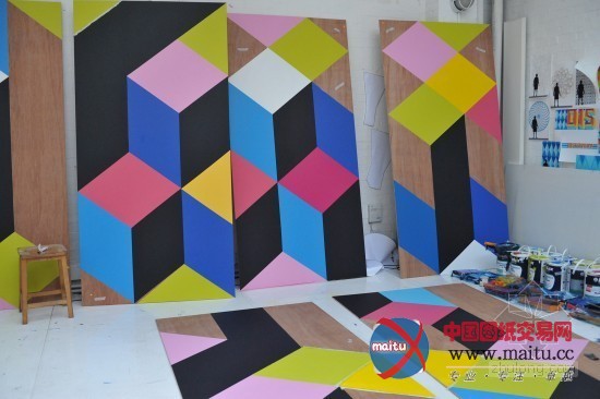 色彩鲜艳的临时Movement咖啡厅设计