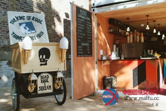 色彩鲜艳的临时Movement咖啡厅设计