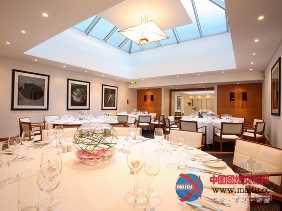 现代风格伦敦科莫大都会酒店装修设计