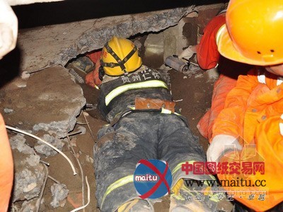 工地塌方掩埋居民房 3死7伤