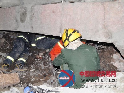 工地塌方掩埋居民房 3死7伤