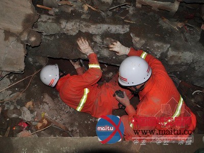 工地塌方掩埋居民房 3死7伤