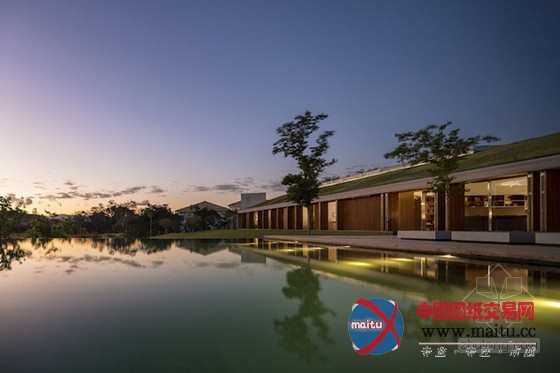 Studio MK27设计的MM住宅绿色屋顶