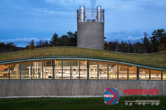 Centerbrook设计的Hotchkiss学校绿色起伏屋顶