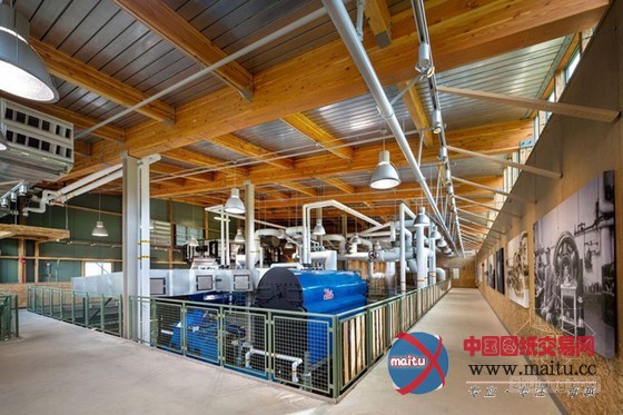 Centerbrook设计的Hotchkiss学校绿色起伏屋顶