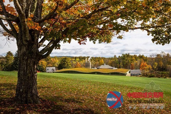 Centerbrook设计的Hotchkiss学校绿色起伏屋顶