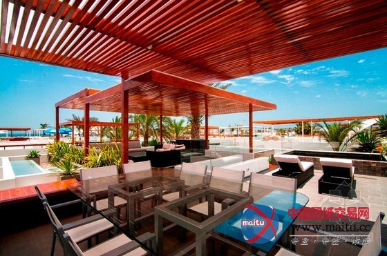 秘鲁风景优美的白色盒子状住宅装修设计