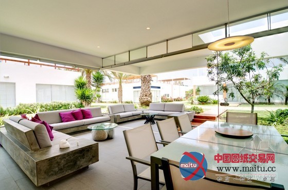 秘鲁风景优美的白色盒子状住宅装修设计