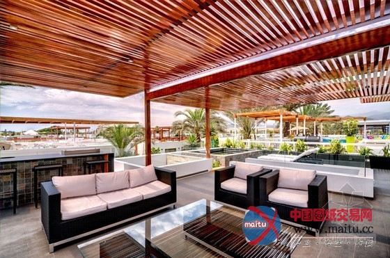 秘鲁风景优美的白色盒子状住宅装修设计