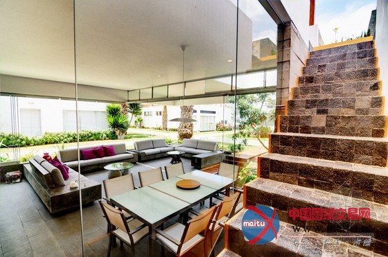 秘鲁风景优美的白色盒子状住宅装修设计