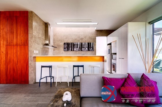 秘鲁风景优美的白色盒子状住宅装修设计