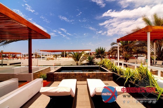 秘鲁风景优美的白色盒子状住宅装修设计