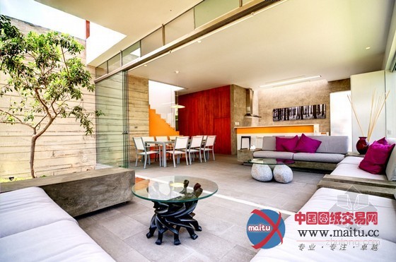 秘鲁风景优美的白色盒子状住宅装修设计