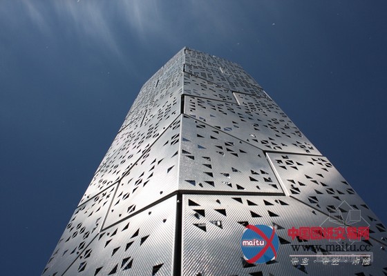 Courtney Creenan设计的美国蜜蜂“摩天大楼”