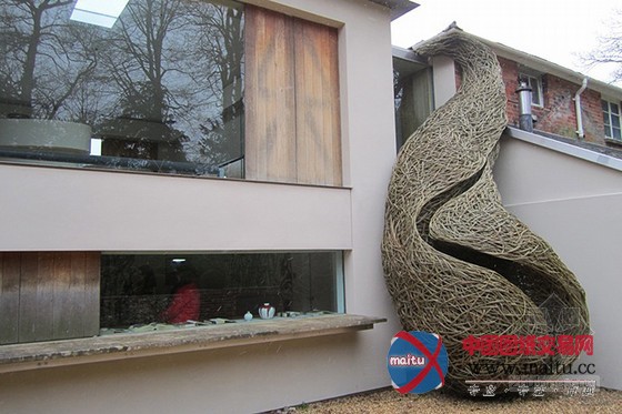 艺术家Laura Bacon用柳树编织的强大雕塑