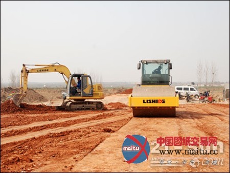 力士德压路机在南水北调工程中大展雄威