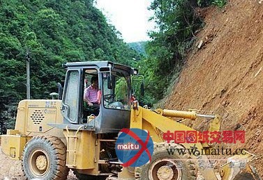 S326省道江华段发生严重山体滑坡