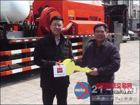 材料再用 英达“修路王”风筝之都立新功