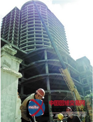 云南农垦集团烂尾楼停工13年 昨天复工