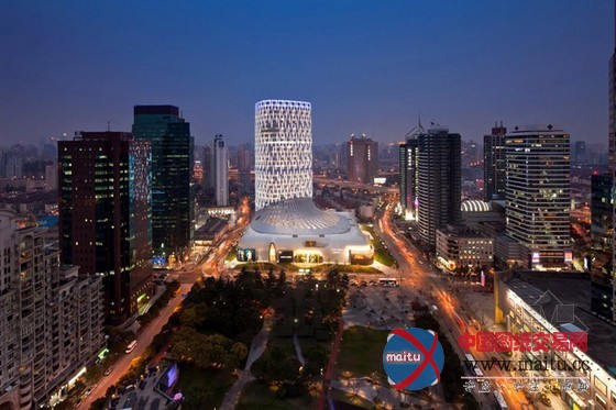 Jun Aoki设计的上海“靴状”路易·威登旗舰店