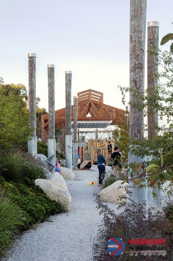 PWL Partnership设计的西敏码头公园