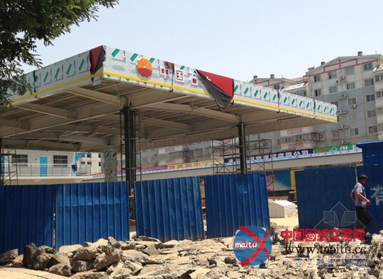 中石油洛阳一加油站施工时爆炸起火 2人被烧伤