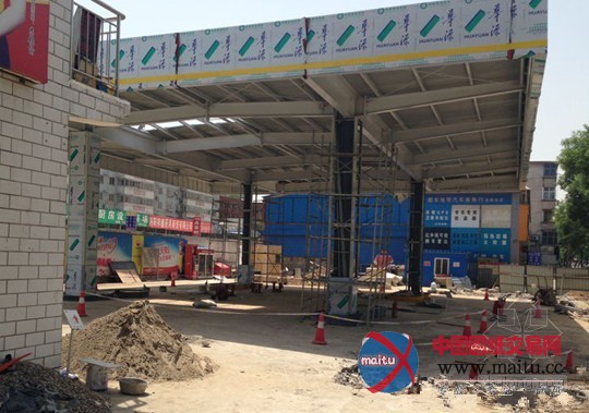 中石油洛阳一加油站施工时爆炸起火 2人被烧伤