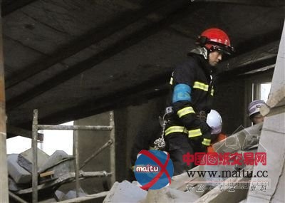 北京市朝阳区一家具城施工房屋倒塌 七人被埋