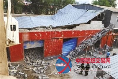 北京市朝阳区一家具城施工房屋倒塌 七人被埋