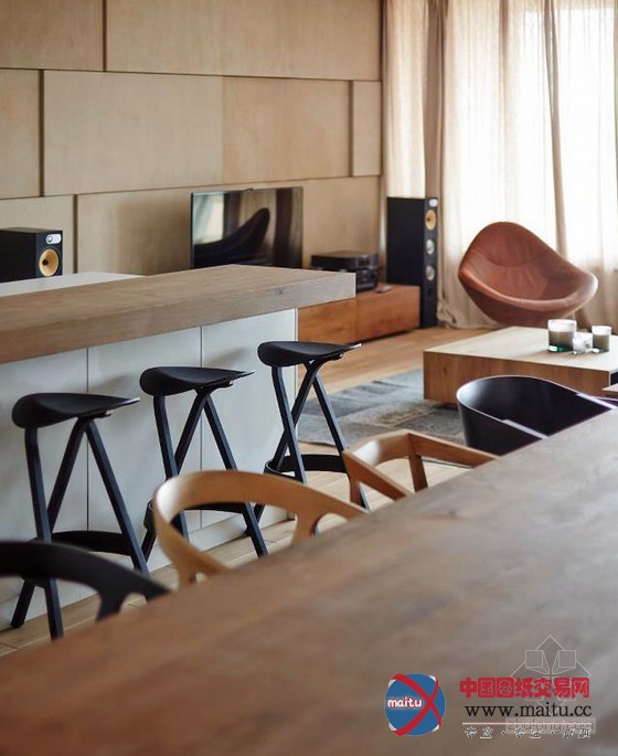 木色木质装饰设计 稳重的Bratislava河滨公寓