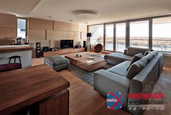 木色木质装饰设计 稳重的Bratislava河滨公寓