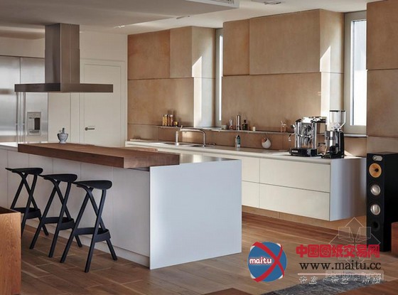 木色木质装饰设计 稳重的Bratislava河滨公寓