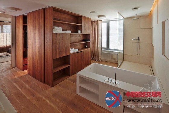 木色木质装饰设计 稳重的Bratislava河滨公寓