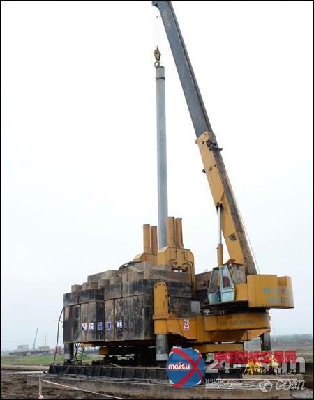 上海迪士尼乐园开工火热 徐工三一施工忙