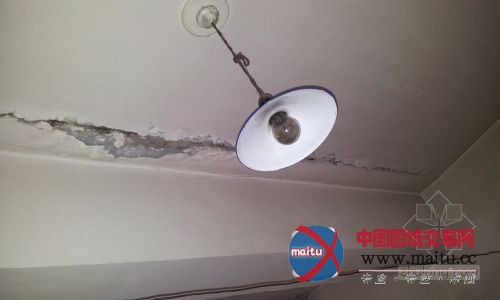 居民宿舍楼楼体逐层裂缝 最宽处达3cm