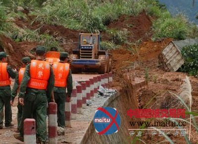 我国东南部持续降雨致多地塌方道路中断
