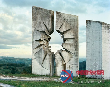 Jan Kempenaers镜头中的纪念碑