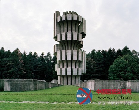 Jan Kempenaers镜头中的纪念碑