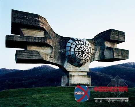 Jan Kempenaers镜头中的纪念碑