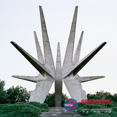 Jan Kempenaers镜头中的纪念碑