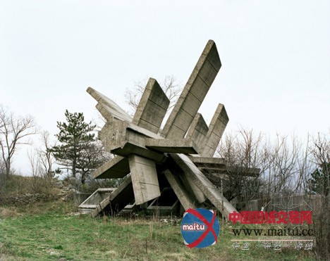 Jan Kempenaers镜头中的纪念碑