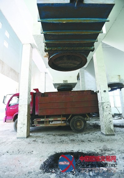 “污泥造臭潭”武汉全市污泥基本无处可倒