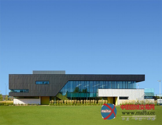 MJMArchitects设计的加拿大Chinguacousy公园重建