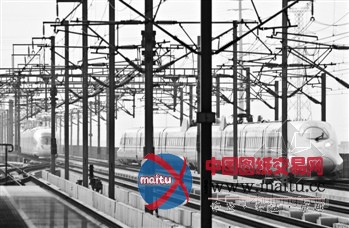 京沪高铁遭飞鸟撞击:挡风玻璃30万无安全膜