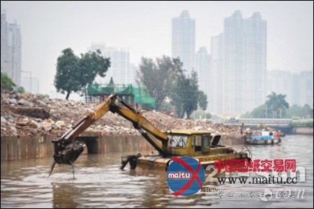 挖掘机清淤“大会战” 带您领略别样风采